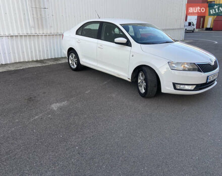 Белый Шкода Рапид, объемом двигателя 1.6 л и пробегом 275 тыс. км за 6500 $, фото 2 на Automoto.ua