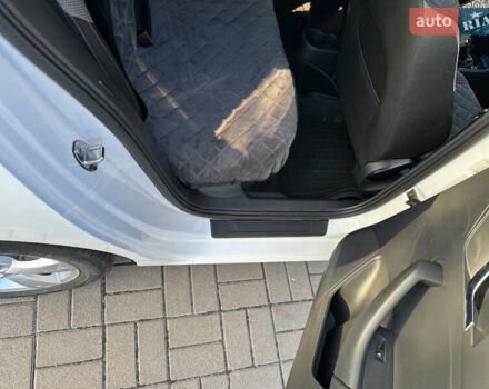 Шкода Рапид 2013 в Киеве на Automoto.ua Белый Шкода Рапид, объемом двигателя 1.6 л и пробегом 200 тыс. км за 8500 $, фото 19 на Automoto.ua