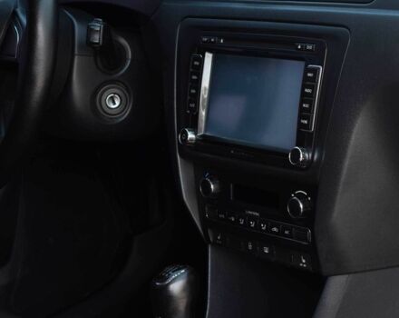 Белый Шкода Рапид, объемом двигателя 1.2 л и пробегом 144 тыс. км за 7999 $, фото 12 на Automoto.ua