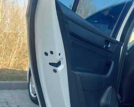 Белый Шкода Рапид, объемом двигателя 1.2 л и пробегом 122 тыс. км за 7500 $, фото 7 на Automoto.ua