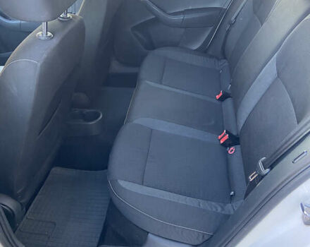 Белый Шкода Рапид, объемом двигателя 1.6 л и пробегом 275 тыс. км за 6500 $, фото 4 на Automoto.ua