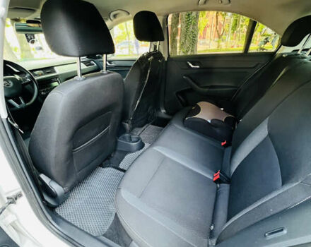 Білий Шкода Рапід, об'ємом двигуна 0 л та пробігом 255 тис. км за 8200 $, фото 10 на Automoto.ua
