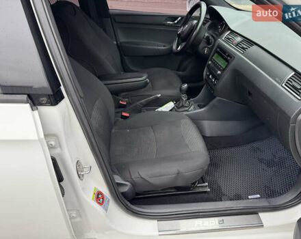 Білий Шкода Рапід, об'ємом двигуна 1.6 л та пробігом 241 тис. км за 6000 $, фото 10 на Automoto.ua