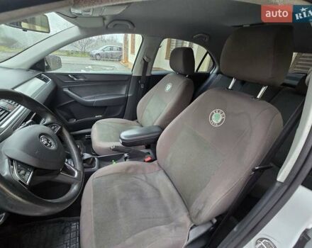 Білий Шкода Рапід, об'ємом двигуна 1.6 л та пробігом 106 тис. км за 8600 $, фото 5 на Automoto.ua