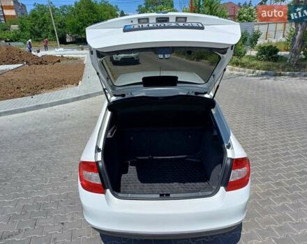 Белый Шкода Рапид, объемом двигателя 1.2 л и пробегом 216 тыс. км за 8000 $, фото 7 на Automoto.ua