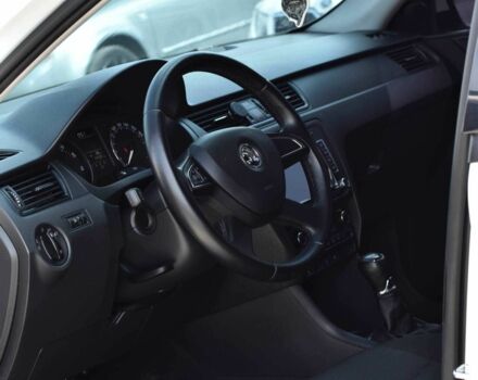 Белый Шкода Рапид, объемом двигателя 1.2 л и пробегом 144 тыс. км за 7999 $, фото 7 на Automoto.ua