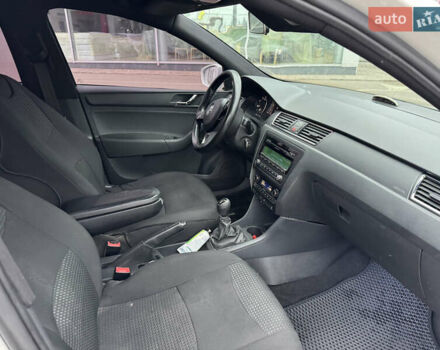 Білий Шкода Рапід, об'ємом двигуна 1.6 л та пробігом 241 тис. км за 6000 $, фото 11 на Automoto.ua