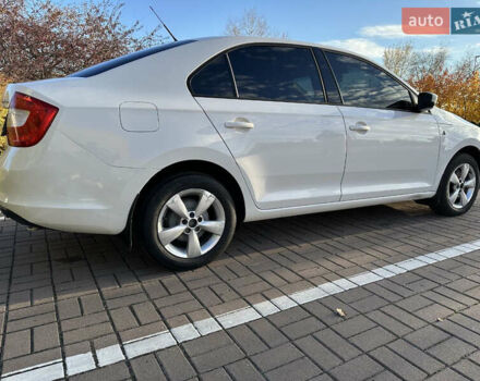 Шкода Рапид 2013 в Киеве на Automoto.ua Белый Шкода Рапид, объемом двигателя 1.6 л и пробегом 200 тыс. км за 8500 $, фото 6 на Automoto.ua