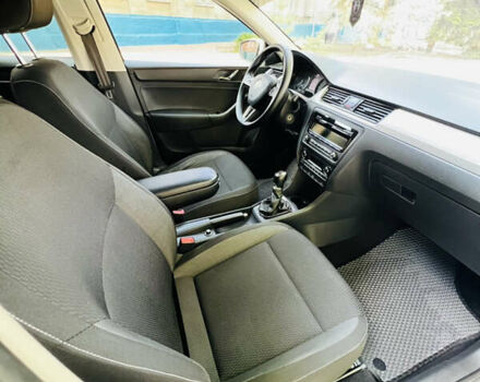 Білий Шкода Рапід, об'ємом двигуна 0 л та пробігом 255 тис. км за 8200 $, фото 9 на Automoto.ua