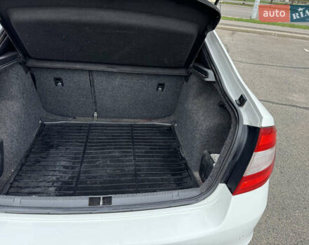 Білий Шкода Рапід, об'ємом двигуна 1.6 л та пробігом 241 тис. км за 6000 $, фото 8 на Automoto.ua