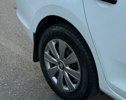 Белый Шкода Рапид, объемом двигателя 1.6 л и пробегом 225 тыс. км за 6700 $, фото 5 на Automoto.ua