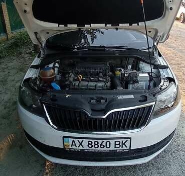 Белый Шкода Рапид, объемом двигателя 1.6 л и пробегом 252 тыс. км за 6500 $, фото 4 на Automoto.ua