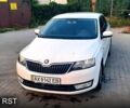 Белый Шкода Рапид, объемом двигателя 1.2 л и пробегом 176 тыс. км за 5500 $, фото 4 на Automoto.ua