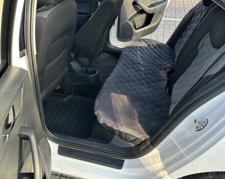 Шкода Рапид 2013 в Киеве на Automoto.ua Белый Шкода Рапид, объемом двигателя 1.6 л и пробегом 200 тыс. км за 8500 $, фото 20 на Automoto.ua