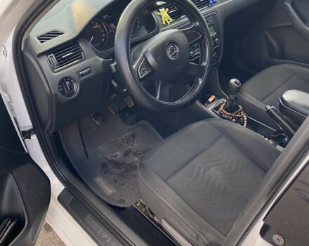 Белый Шкода Рапид, объемом двигателя 1.6 л и пробегом 175 тыс. км за 7300 $, фото 9 на Automoto.ua