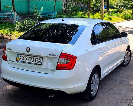 Белый Шкода Рапид, объемом двигателя 1.2 л и пробегом 135 тыс. км за 8800 $, фото 1 на Automoto.ua