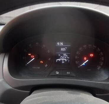 Белый Шкода Рапид, объемом двигателя 1.6 л и пробегом 252 тыс. км за 6500 $, фото 7 на Automoto.ua