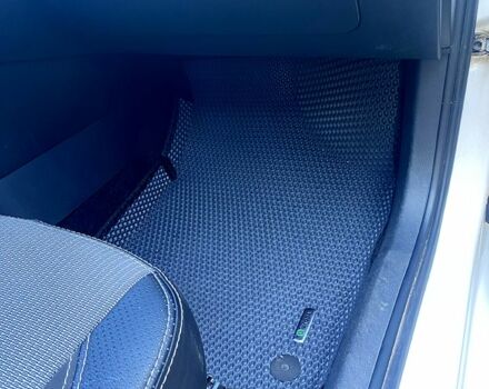 Шкода Рапид 2013 в Харькове на Automoto.ua Белый Шкода Рапид, объемом двигателя 1.6 л и пробегом 130 тыс. км за 9000 $, фото 8 на Automoto.ua