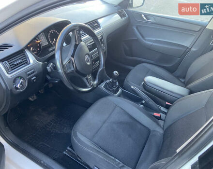 Белый Шкода Рапид, объемом двигателя 1.6 л и пробегом 275 тыс. км за 6500 $, фото 5 на Automoto.ua