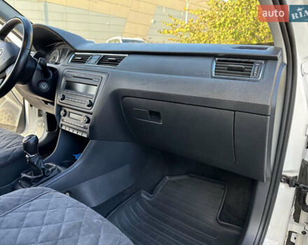 Шкода Рапид 2013 в Киеве на Automoto.ua Белый Шкода Рапид, объемом двигателя 1.6 л и пробегом 200 тыс. км за 8500 $, фото 15 на Automoto.ua