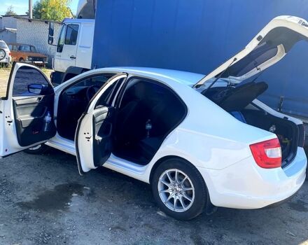 Шкода Рапид 2013 в Харькове на Automoto.ua Белый Шкода Рапид, объемом двигателя 1.6 л и пробегом 130 тыс. км за 9000 $, фото 2 на Automoto.ua