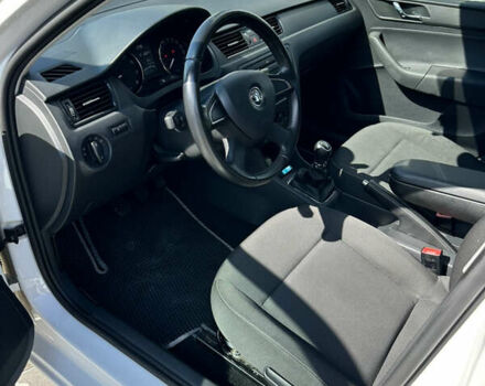 Белый Шкода Рапид, объемом двигателя 1.2 л и пробегом 132 тыс. км за 8500 $, фото 17 на Automoto.ua