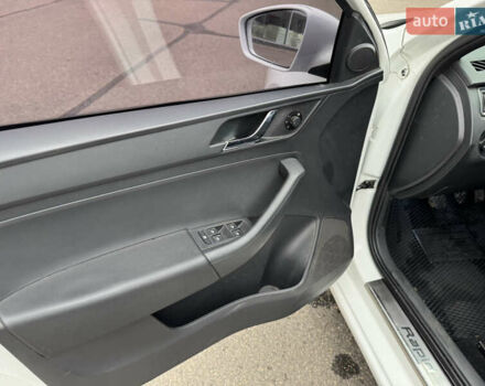 Білий Шкода Рапід, об'ємом двигуна 1.6 л та пробігом 241 тис. км за 6000 $, фото 14 на Automoto.ua