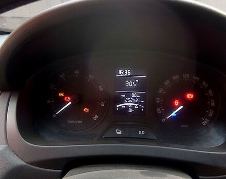 Белый Шкода Рапид, объемом двигателя 1.6 л и пробегом 252 тыс. км за 7000 $, фото 6 на Automoto.ua