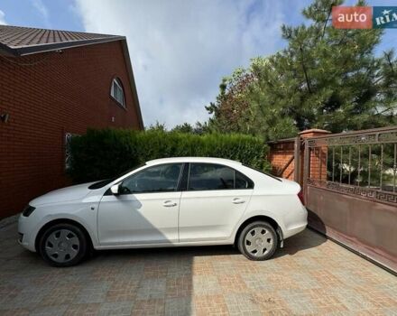Белый Шкода Рапид, объемом двигателя 1.6 л и пробегом 125 тыс. км за 8600 $, фото 4 на Automoto.ua