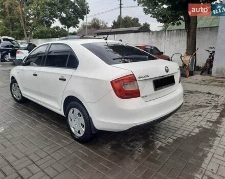 Белый Шкода Рапид, объемом двигателя 1.2 л и пробегом 291 тыс. км за 7000 $, фото 4 на Automoto.ua