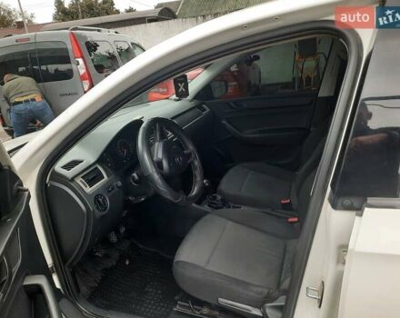 Белый Шкода Рапид, объемом двигателя 1.2 л и пробегом 291 тыс. км за 7000 $, фото 2 на Automoto.ua