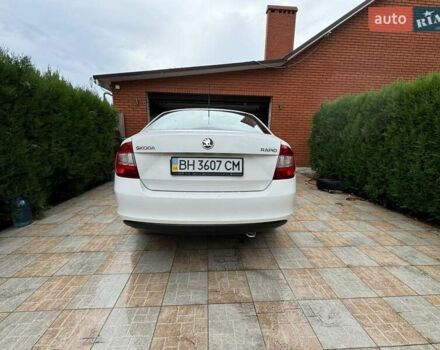 Белый Шкода Рапид, объемом двигателя 1.6 л и пробегом 125 тыс. км за 8600 $, фото 2 на Automoto.ua