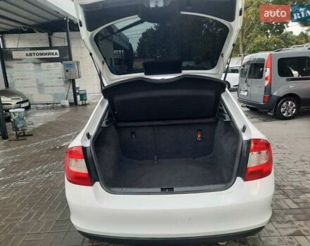 Белый Шкода Рапид, объемом двигателя 1.2 л и пробегом 291 тыс. км за 7000 $, фото 13 на Automoto.ua