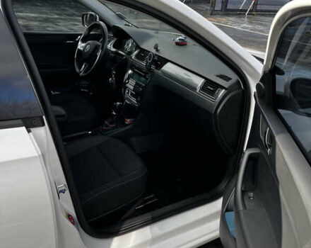 Белый Шкода Рапид, объемом двигателя 1.6 л и пробегом 115 тыс. км за 11600 $, фото 19 на Automoto.ua