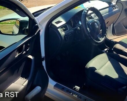 Белый Шкода Рапид, объемом двигателя 1.6 л и пробегом 224 тыс. км за 8500 $, фото 7 на Automoto.ua