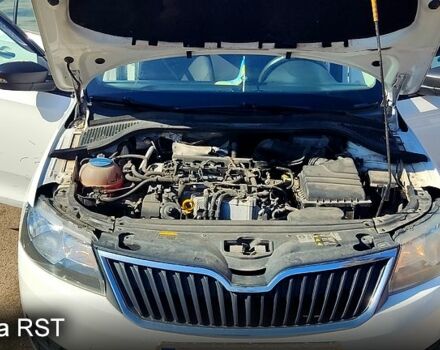 Белый Шкода Рапид, объемом двигателя 1.6 л и пробегом 224 тыс. км за 8500 $, фото 3 на Automoto.ua