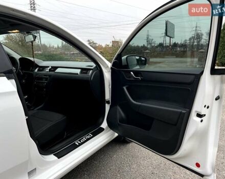 Белый Шкода Рапид, объемом двигателя 1.2 л и пробегом 158 тыс. км за 7500 $, фото 23 на Automoto.ua