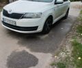 Білий Шкода Рапід, об'ємом двигуна 1.2 л та пробігом 106 тис. км за 6300 $, фото 4 на Automoto.ua