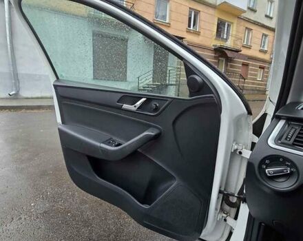 Белый Шкода Рапид, объемом двигателя 1.4 л и пробегом 228 тыс. км за 7500 $, фото 13 на Automoto.ua