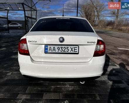 Белый Шкода Рапид, объемом двигателя 1.6 л и пробегом 115 тыс. км за 11600 $, фото 5 на Automoto.ua