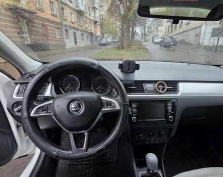 Белый Шкода Рапид, объемом двигателя 1.4 л и пробегом 228 тыс. км за 7500 $, фото 11 на Automoto.ua