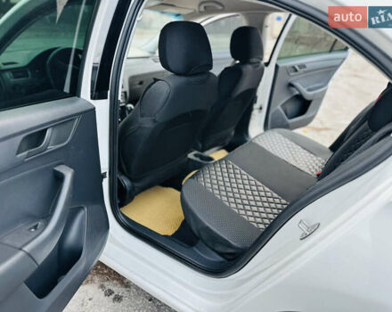 Белый Шкода Рапид, объемом двигателя 1.2 л и пробегом 65 тыс. км за 9300 $, фото 9 на Automoto.ua