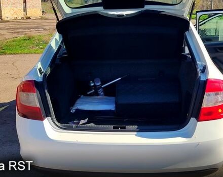 Белый Шкода Рапид, объемом двигателя 1.6 л и пробегом 224 тыс. км за 8500 $, фото 2 на Automoto.ua