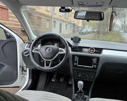 Белый Шкода Рапид, объемом двигателя 1.4 л и пробегом 228 тыс. км за 7500 $, фото 22 на Automoto.ua