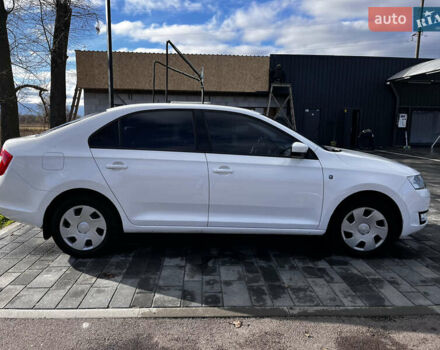 Белый Шкода Рапид, объемом двигателя 1.6 л и пробегом 115 тыс. км за 11600 $, фото 6 на Automoto.ua