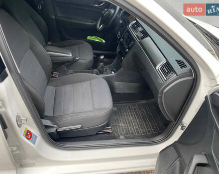 Білий Шкода Рапід, об'ємом двигуна 1.6 л та пробігом 200 тис. км за 8500 $, фото 11 на Automoto.ua