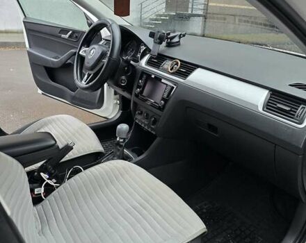 Белый Шкода Рапид, объемом двигателя 1.4 л и пробегом 228 тыс. км за 7500 $, фото 17 на Automoto.ua