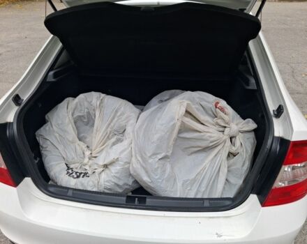 Белый Шкода Рапид, объемом двигателя 1.6 л и пробегом 114 тыс. км за 11000 $, фото 5 на Automoto.ua