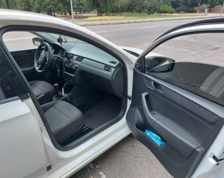 Белый Шкода Рапид, объемом двигателя 1.2 л и пробегом 260 тыс. км за 6600 $, фото 6 на Automoto.ua