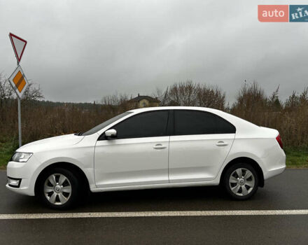 Белый Шкода Рапид, объемом двигателя 1.6 л и пробегом 115 тыс. км за 13000 $, фото 2 на Automoto.ua